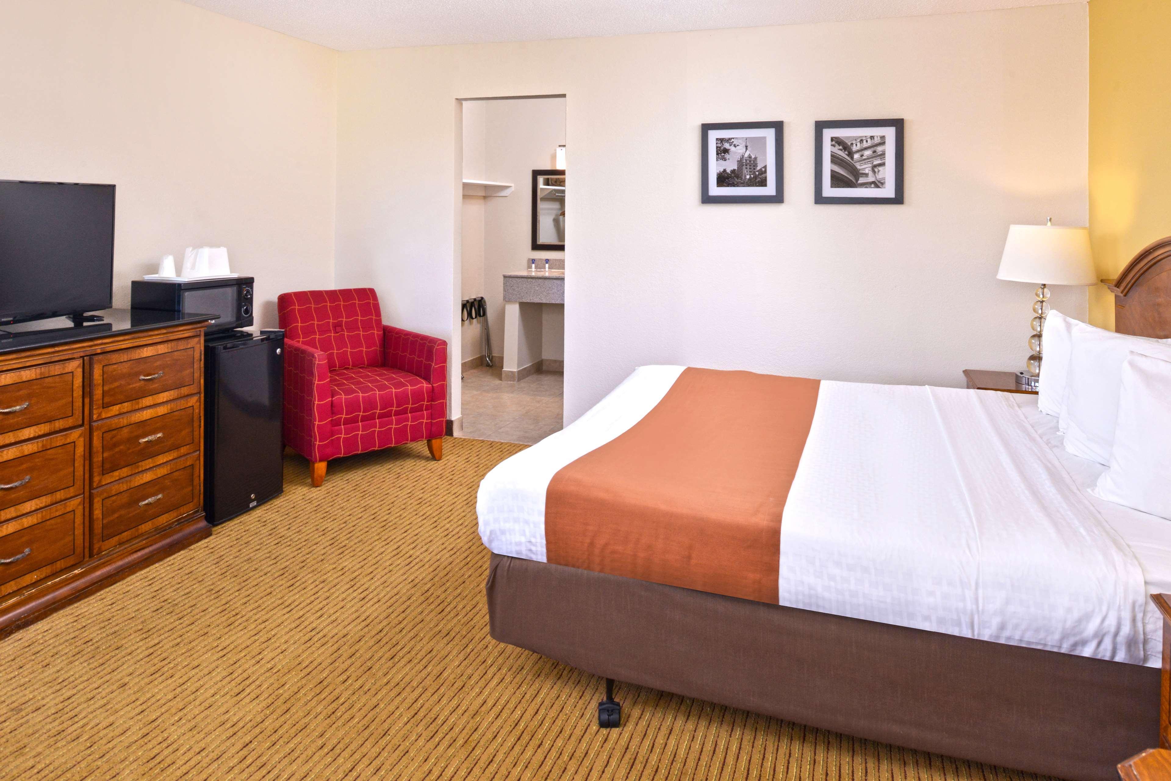 Americas Best Value Inn Plattsburgh Extérieur photo