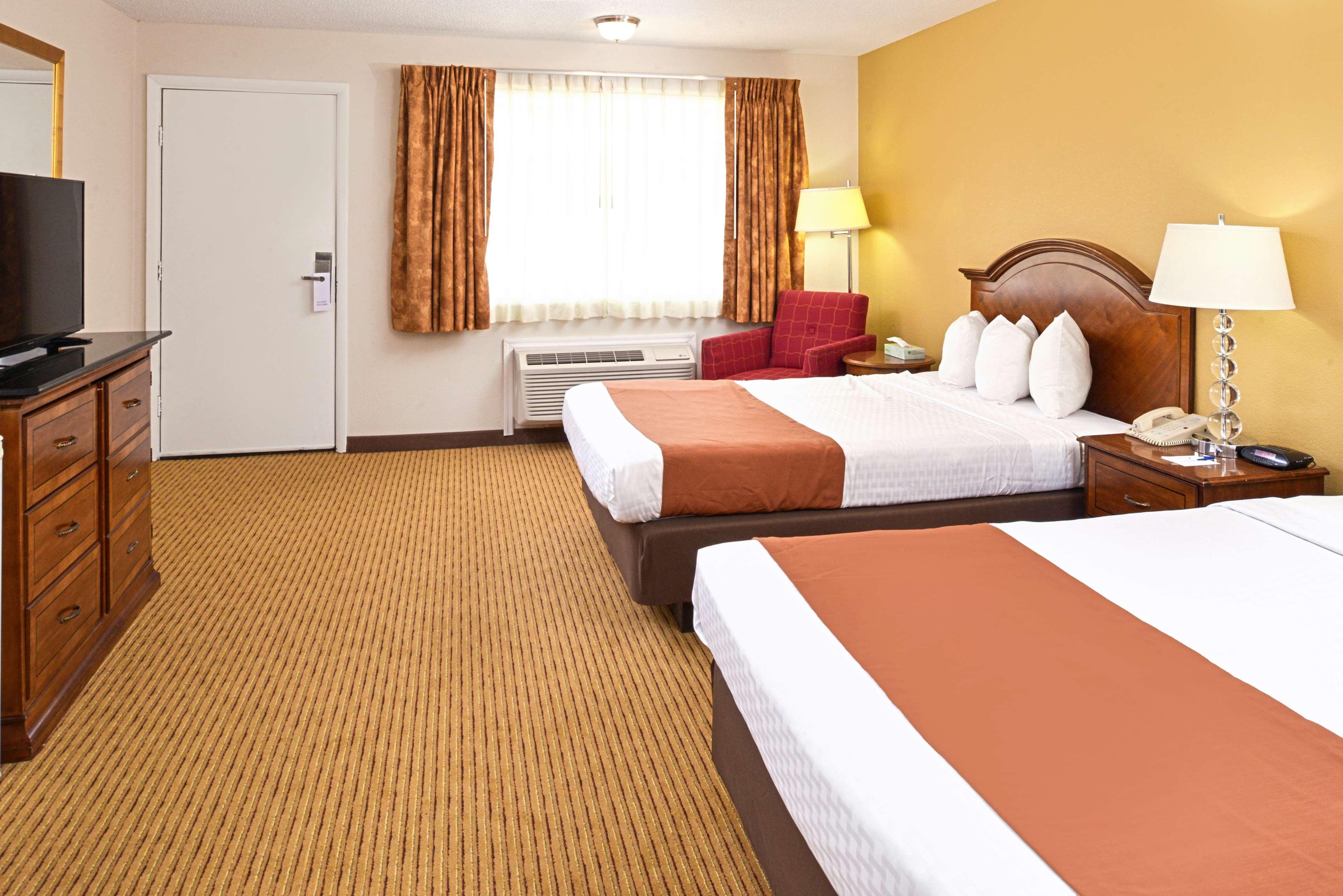 Americas Best Value Inn Plattsburgh Extérieur photo