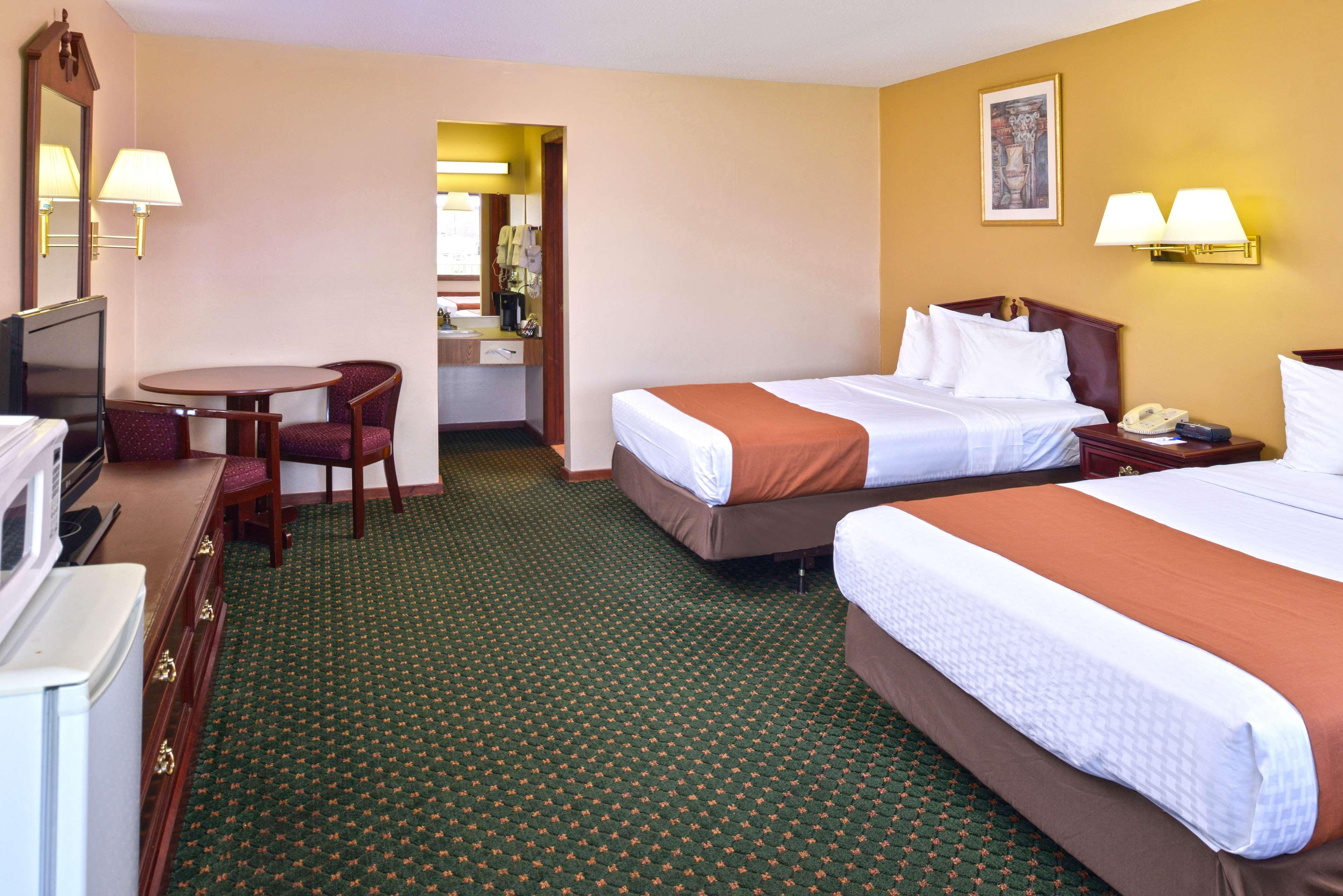 Americas Best Value Inn Plattsburgh Extérieur photo