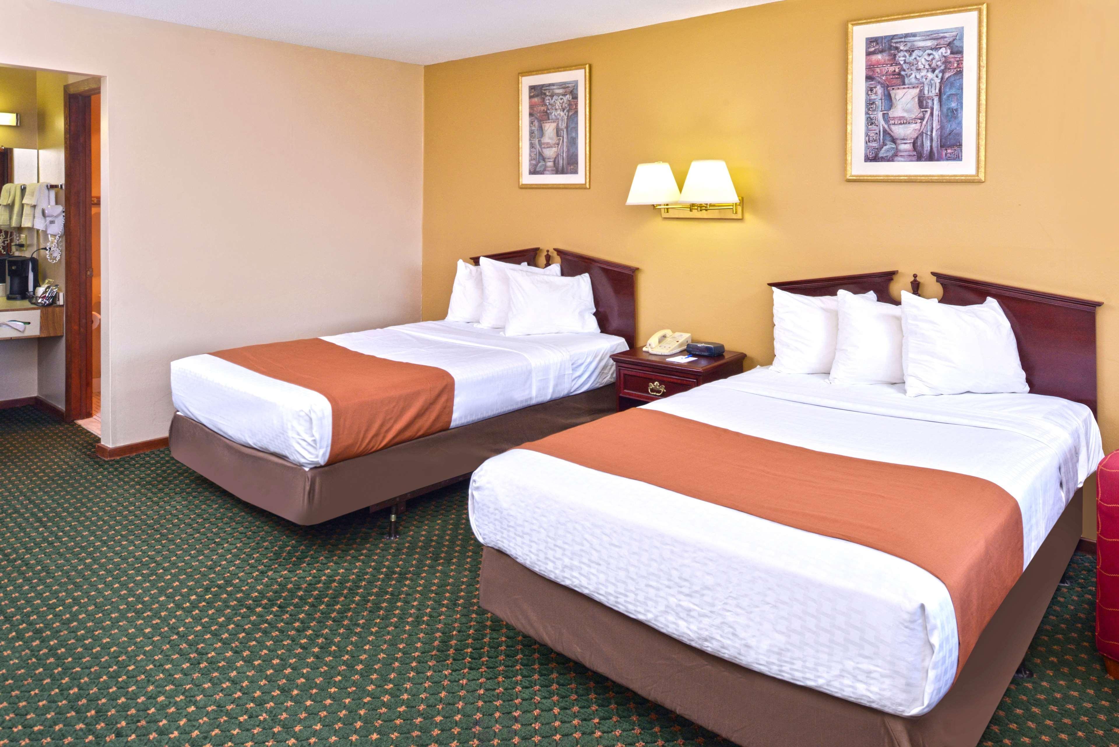 Americas Best Value Inn Plattsburgh Extérieur photo