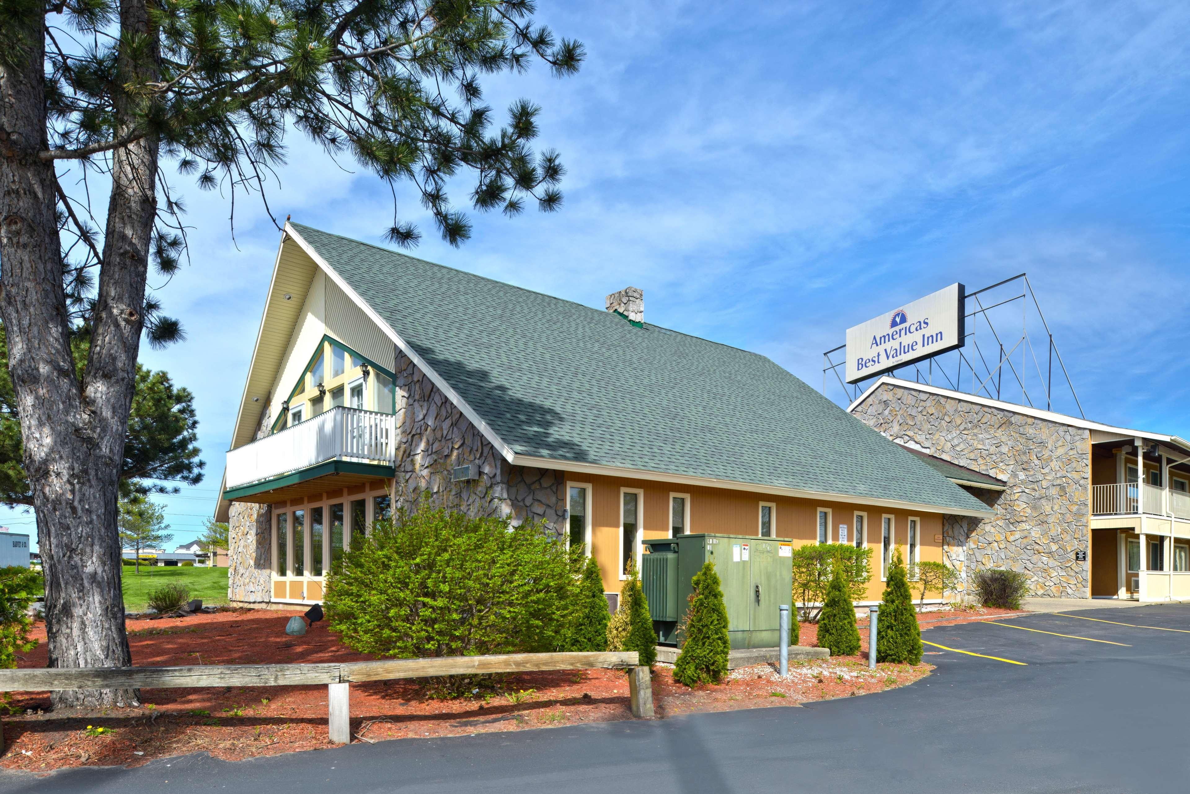 Americas Best Value Inn Plattsburgh Extérieur photo