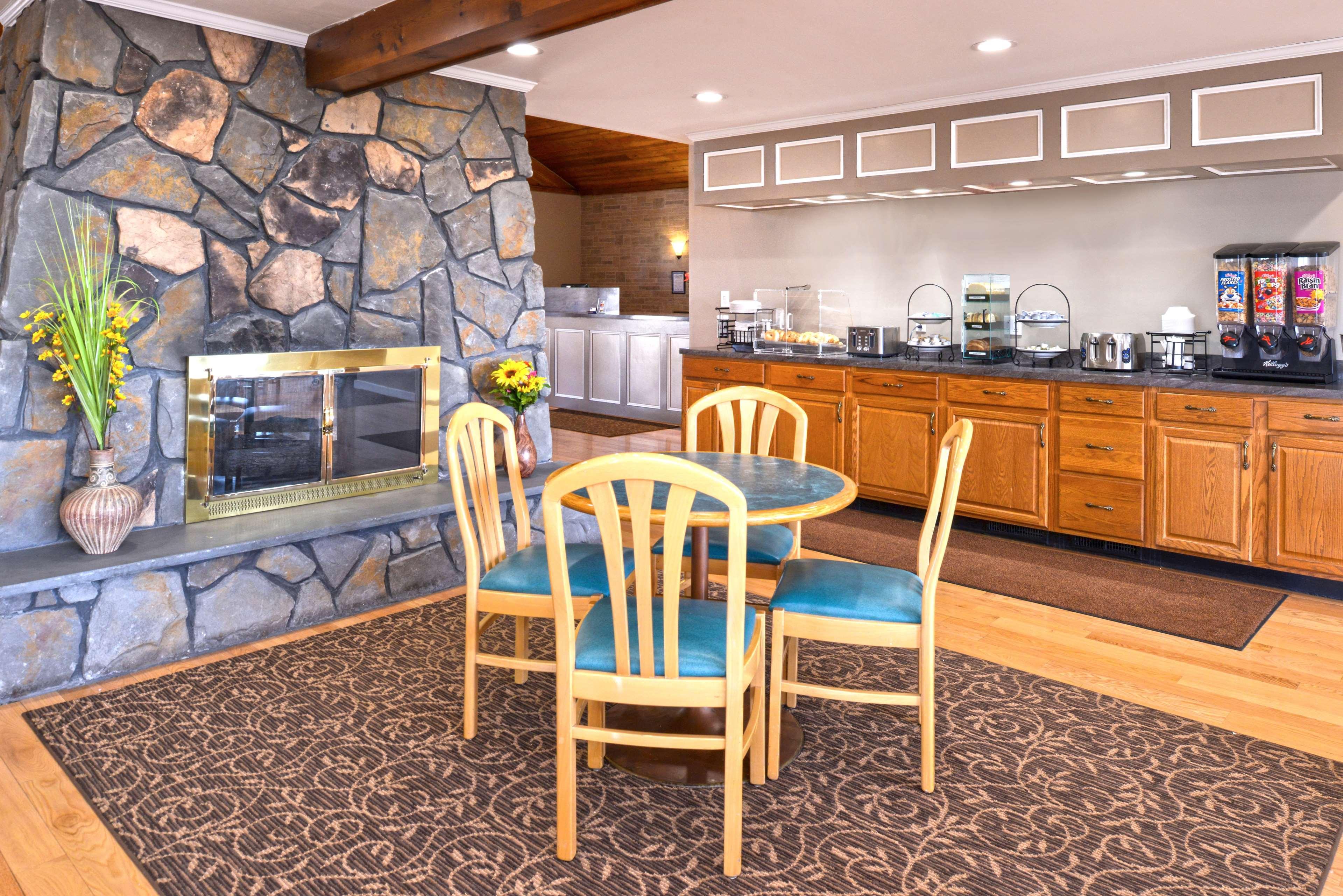 Americas Best Value Inn Plattsburgh Extérieur photo