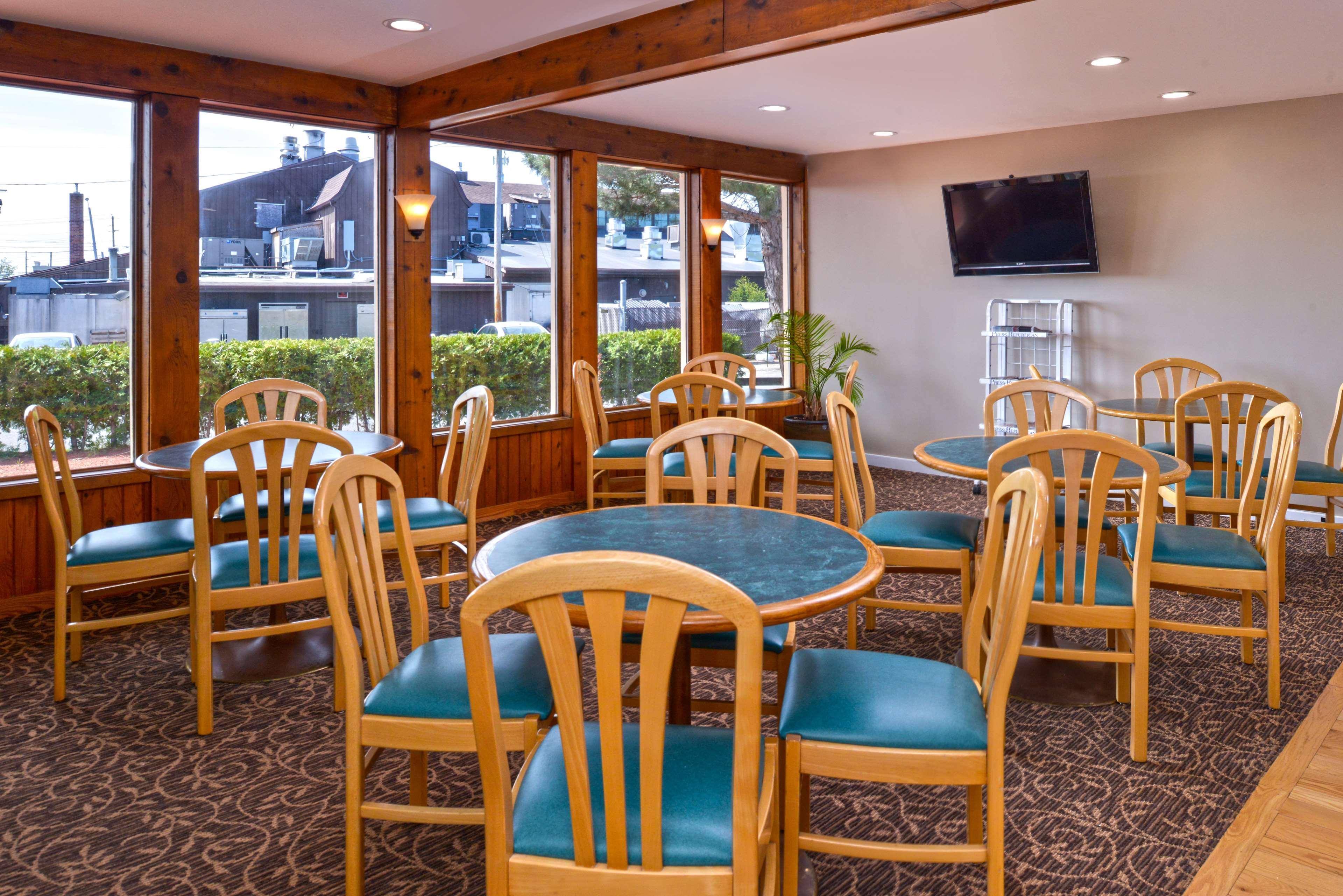 Americas Best Value Inn Plattsburgh Extérieur photo