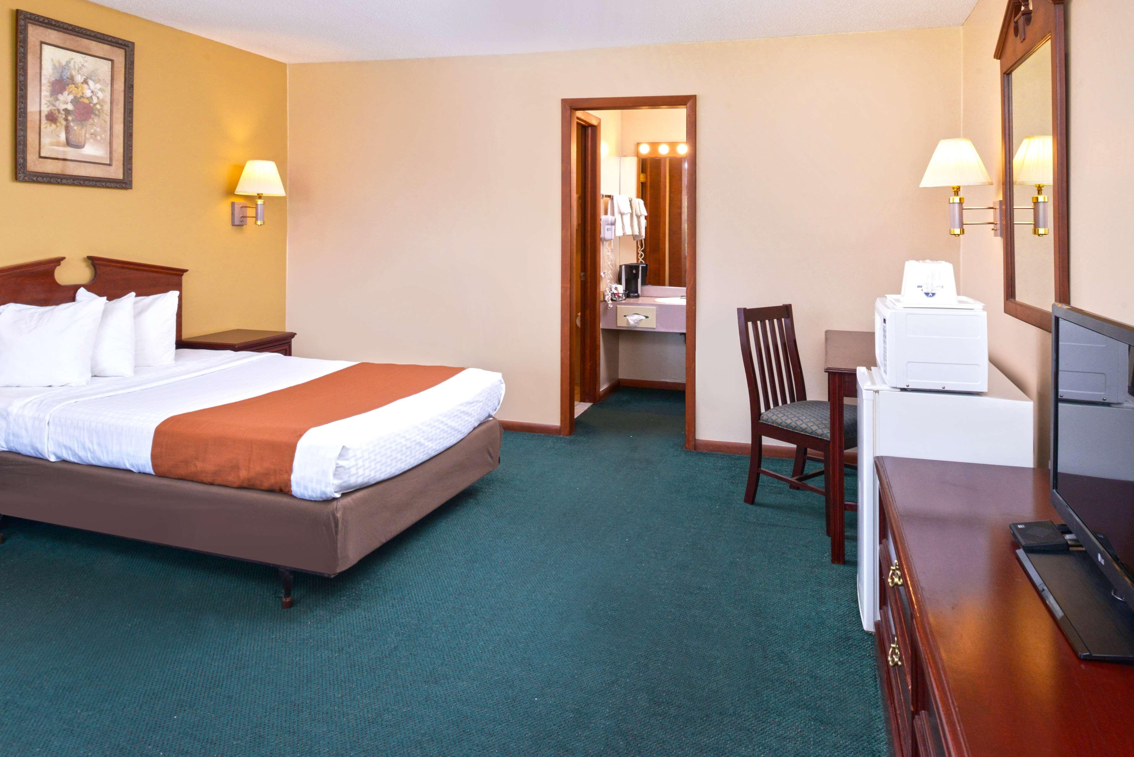 Americas Best Value Inn Plattsburgh Extérieur photo
