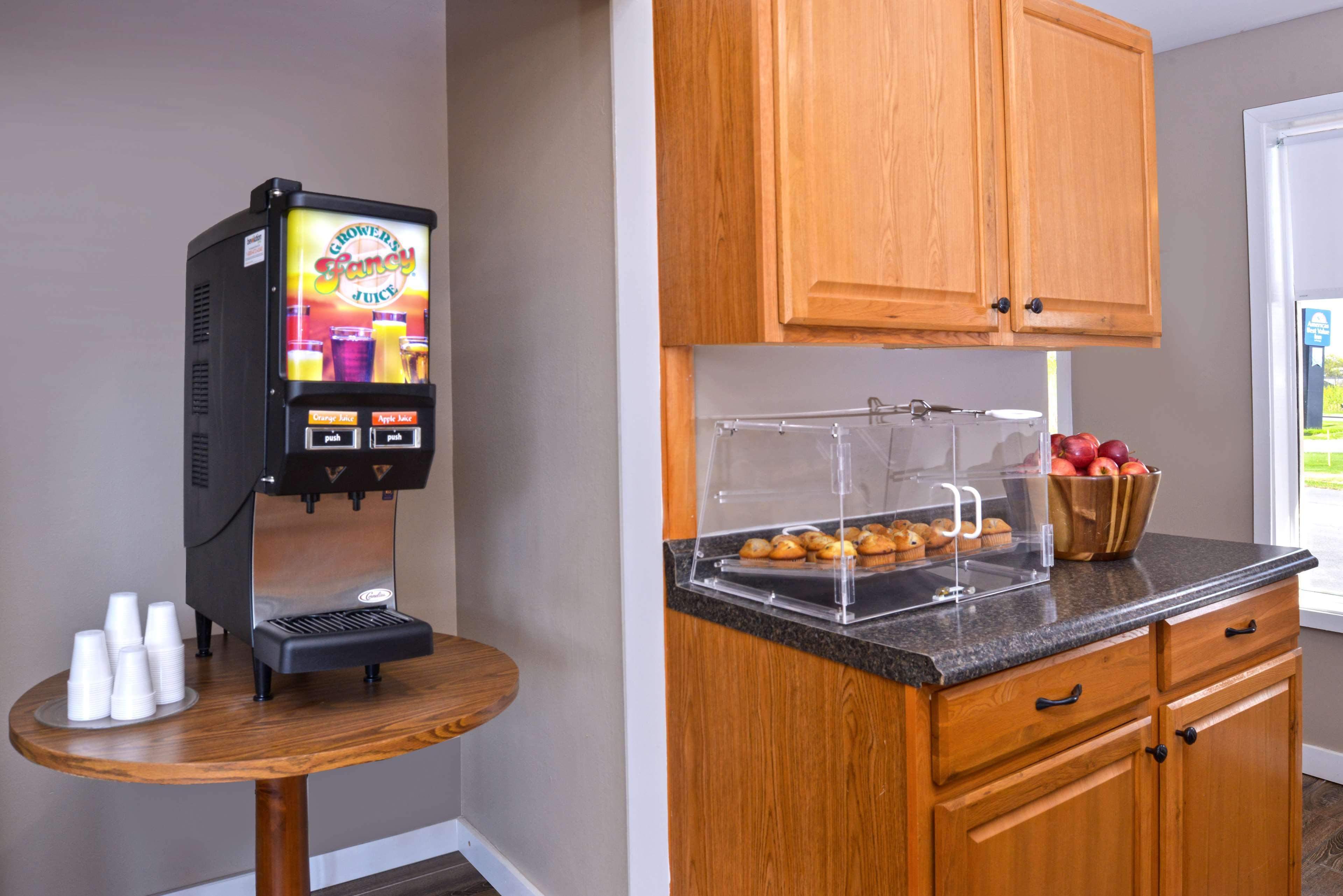 Americas Best Value Inn Plattsburgh Extérieur photo