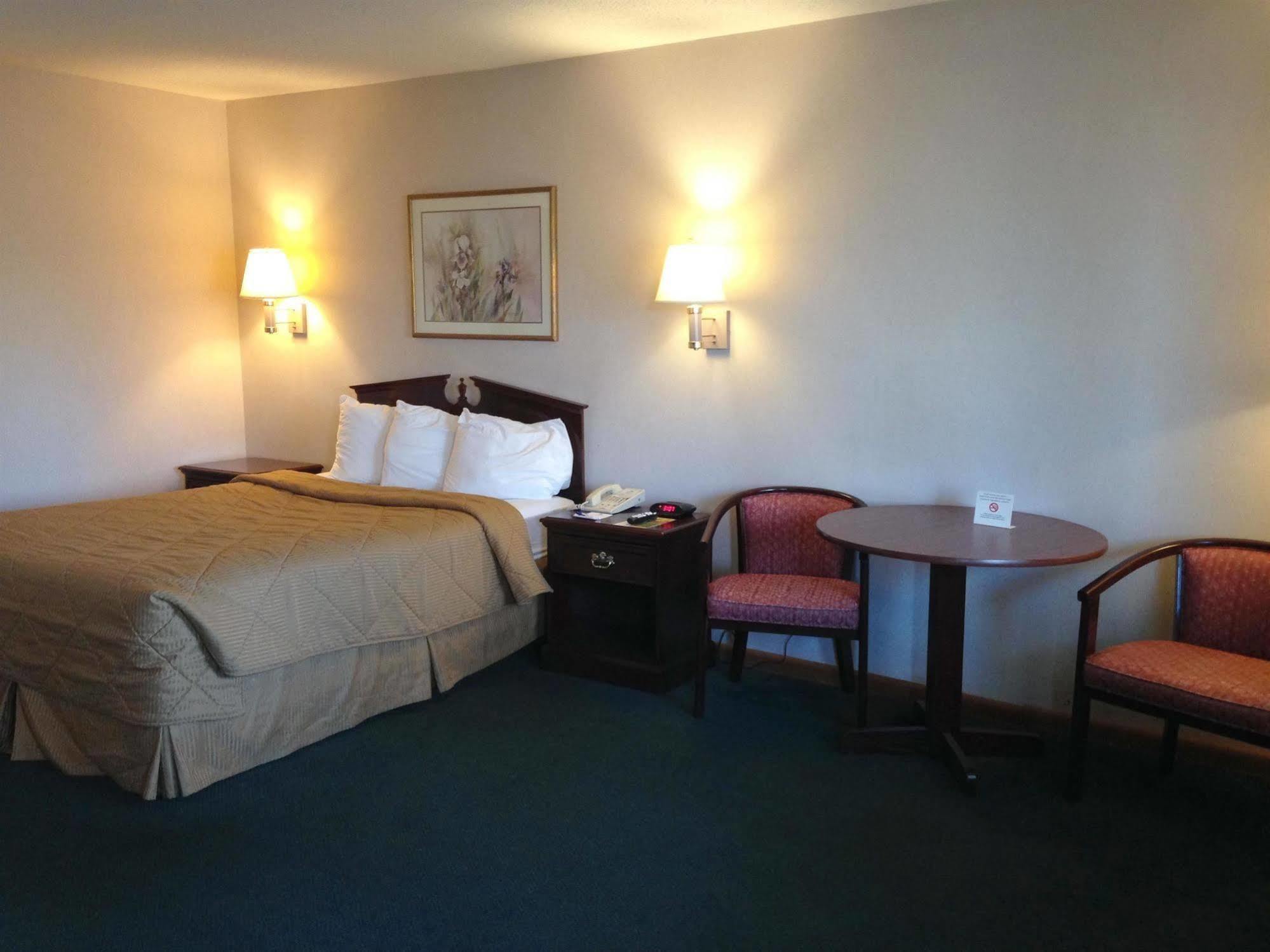 Americas Best Value Inn Plattsburgh Extérieur photo
