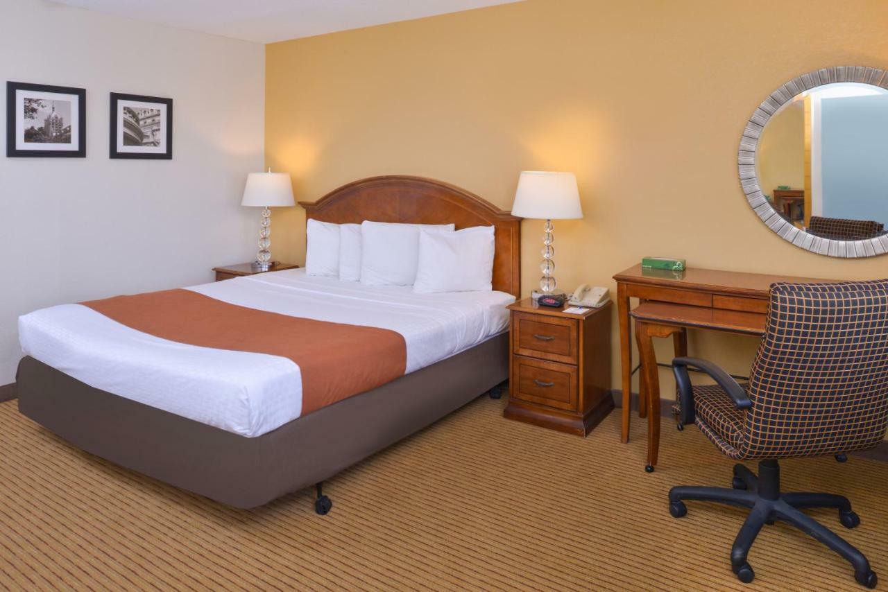 Americas Best Value Inn Plattsburgh Extérieur photo