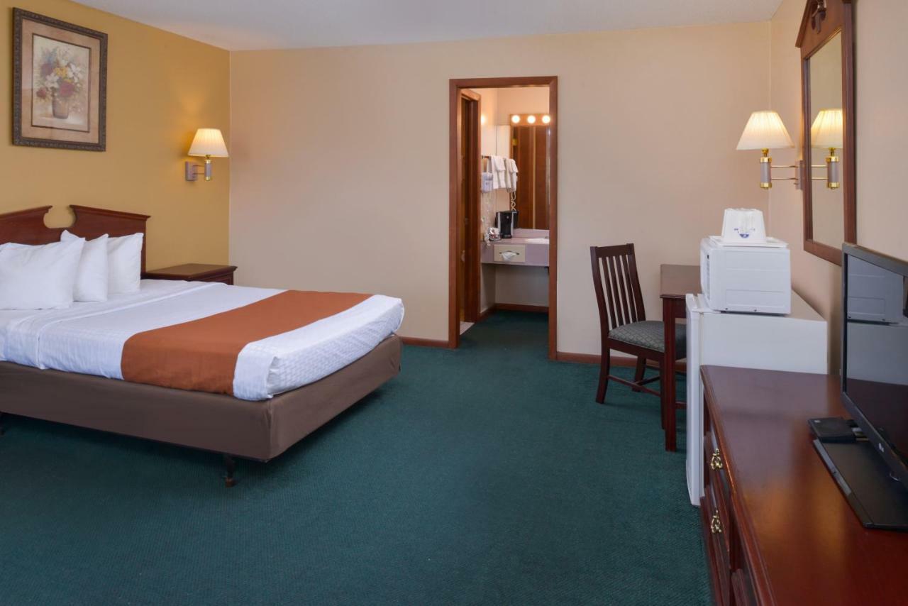 Americas Best Value Inn Plattsburgh Extérieur photo