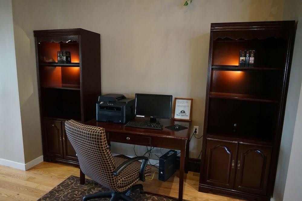 Americas Best Value Inn Plattsburgh Extérieur photo