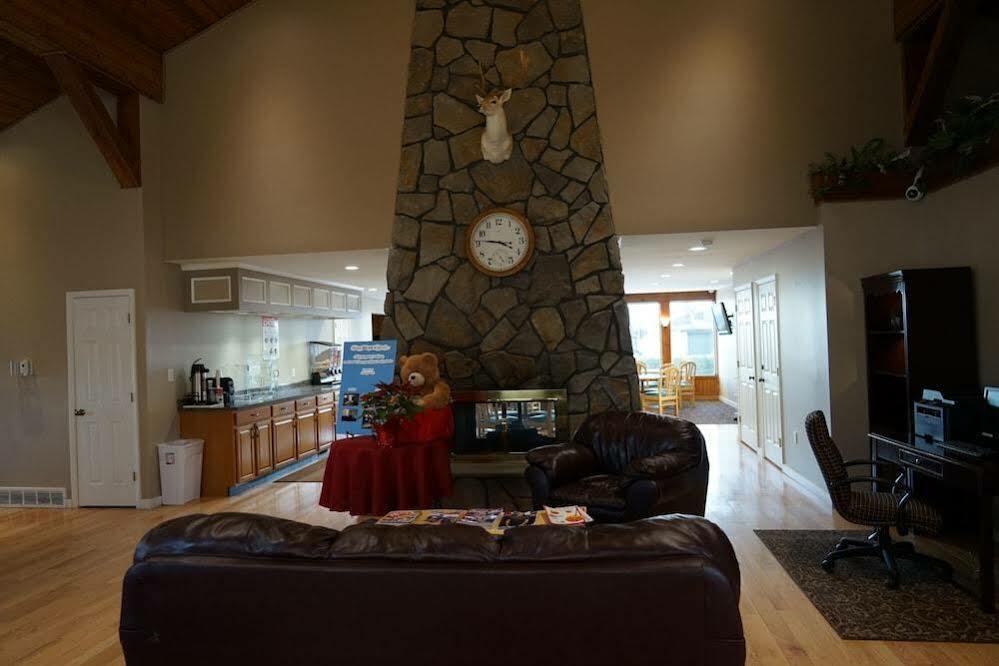 Americas Best Value Inn Plattsburgh Extérieur photo